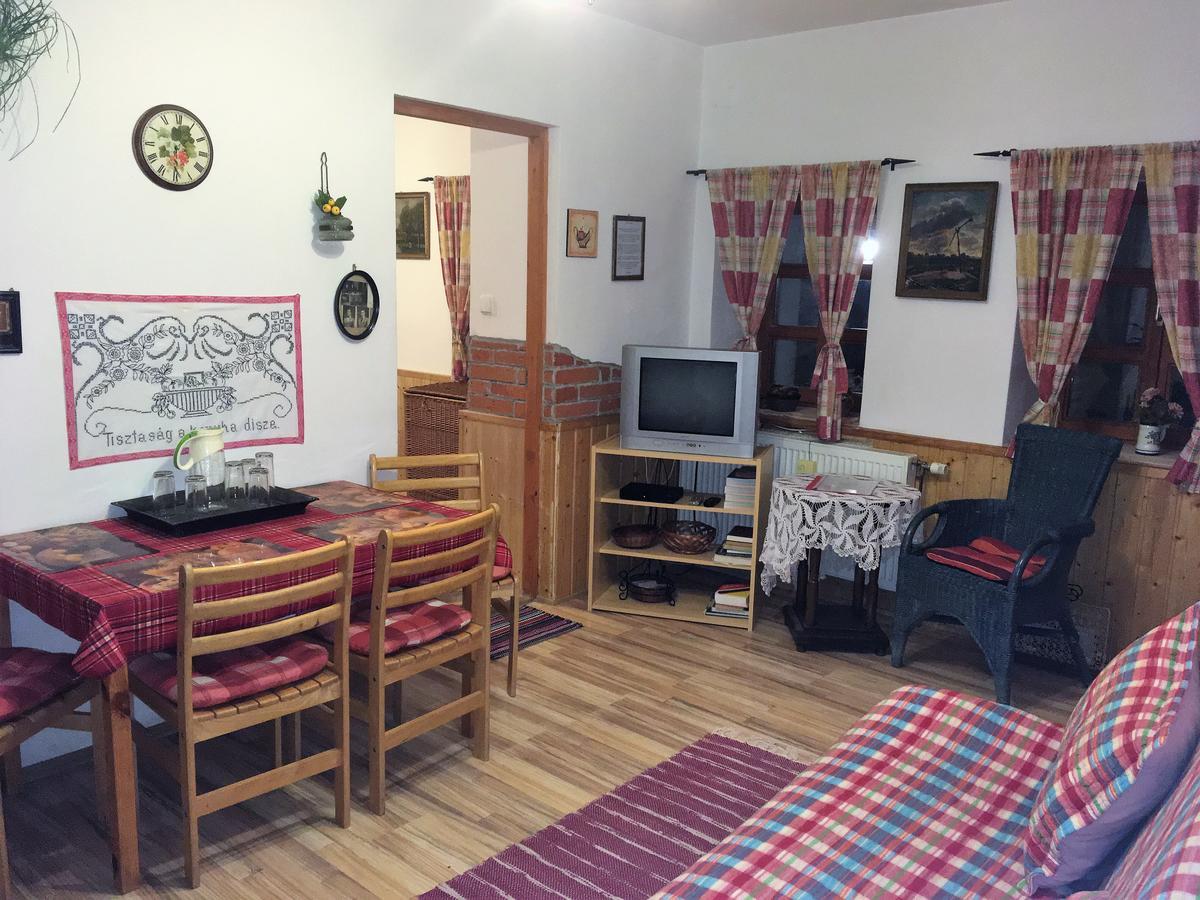 Bakonyi Apartmanház Eplény Exterior foto